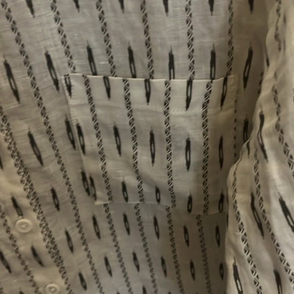 Black and white Garnet Hill button down in perfect condition - Picture 5 of 8